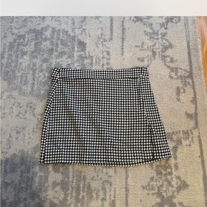 Steve Madden Black and White Houndstooth Mini Skirt